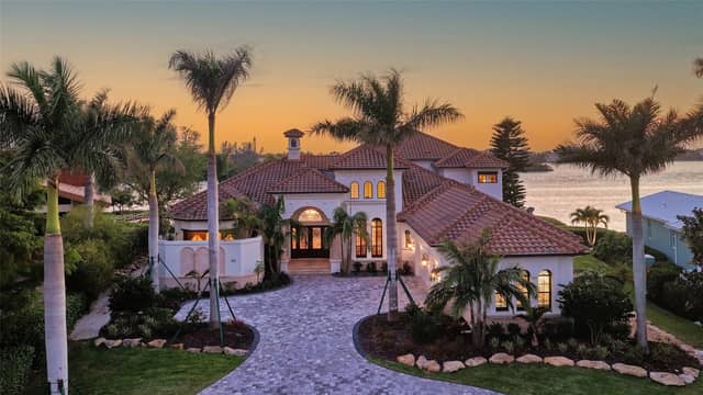 275 LOOKOUT POINT DR photo