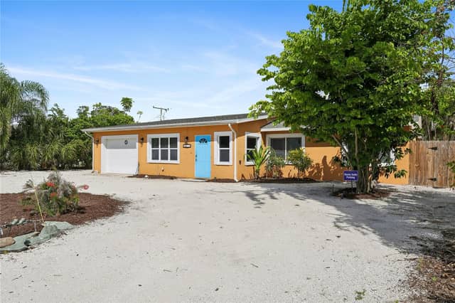 8479 PINEWOOD RD photo