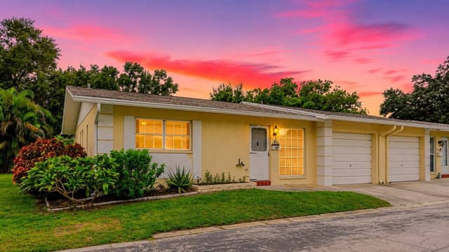 852 OXFORD CT photo
