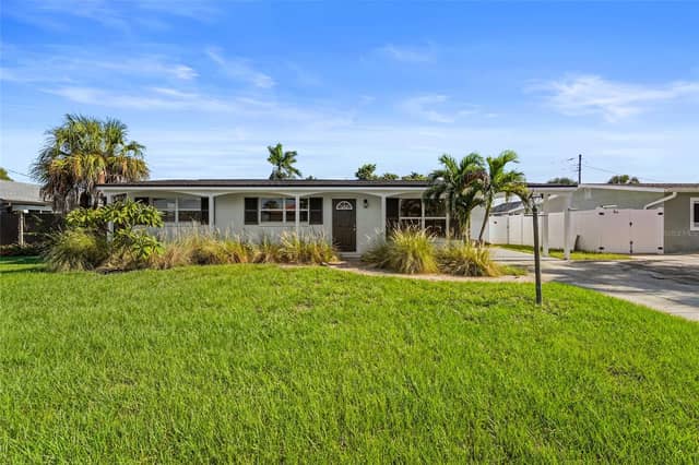 2815 BAY DR photo