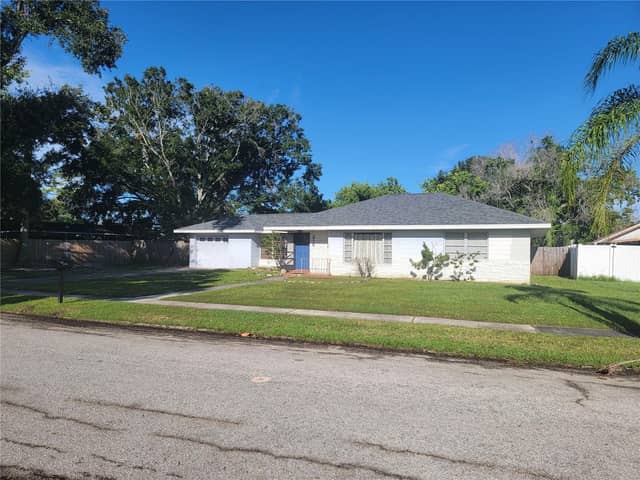 218 CRESCENT CT E photo