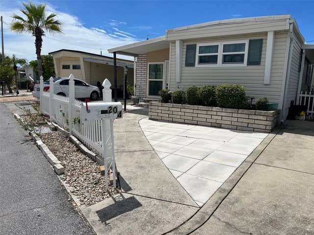 6580 SEMINOLE BLVD #204 photo