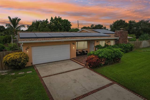 398 COLONY POINT RD S photo