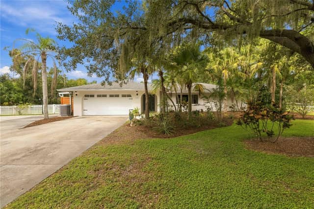 7402 CASTLE DR photo