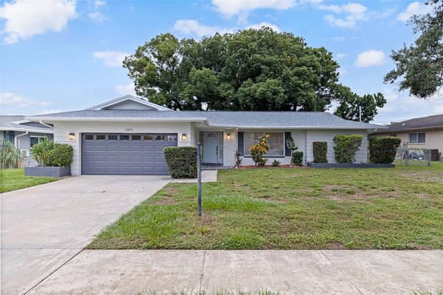 1011 MACRAE AVE photo