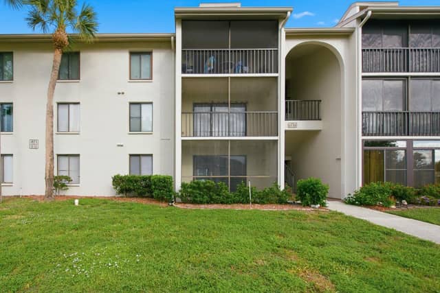 1871 PINE RIDGE WAY W #E1 photo