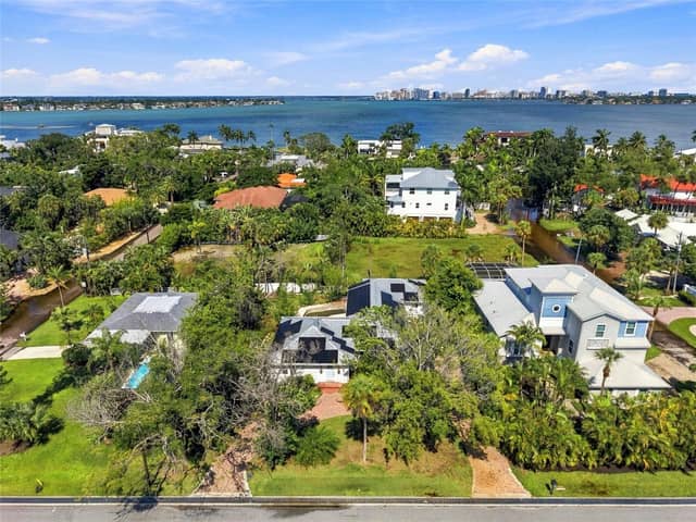 617 SIESTA DR photo