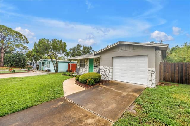 2511 QUINCY ST S photo