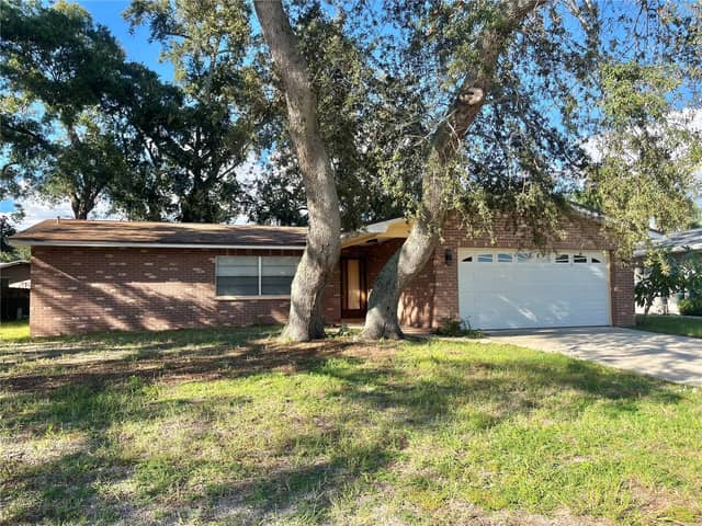 2080 SUN TREE CIR N photo