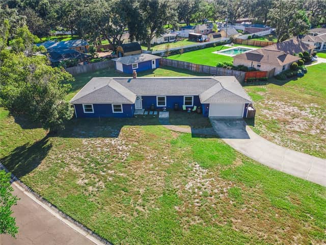 601 GREENBRIAR DR photo