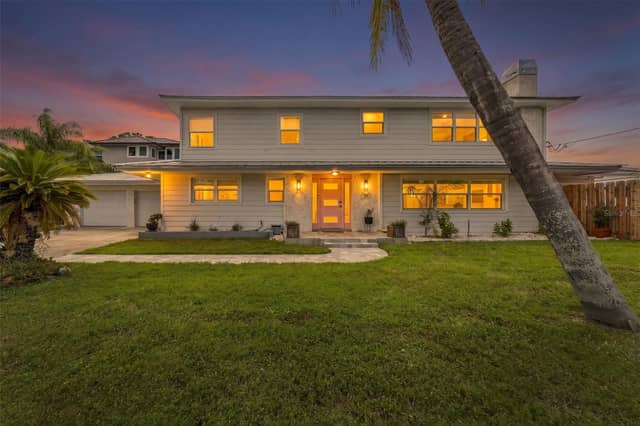 135 HARBOR DR photo