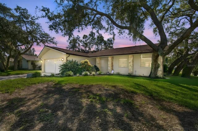 874 PINEWOOD TER W photo