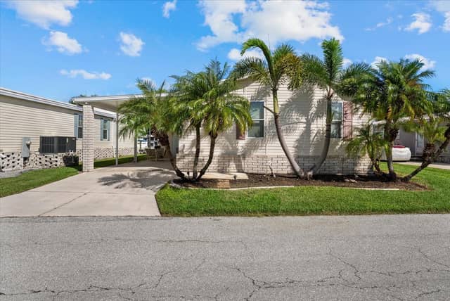 636 BLACKBURN BLVD photo