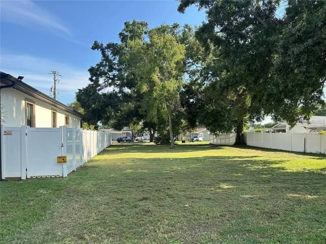 2710 W LAKE AVE photo