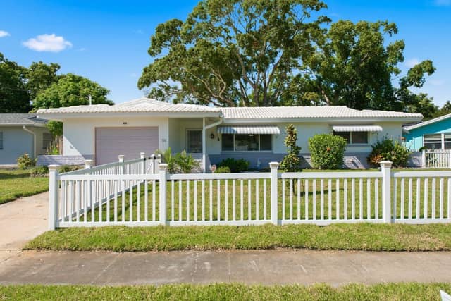 700 GERSHWIN DR photo