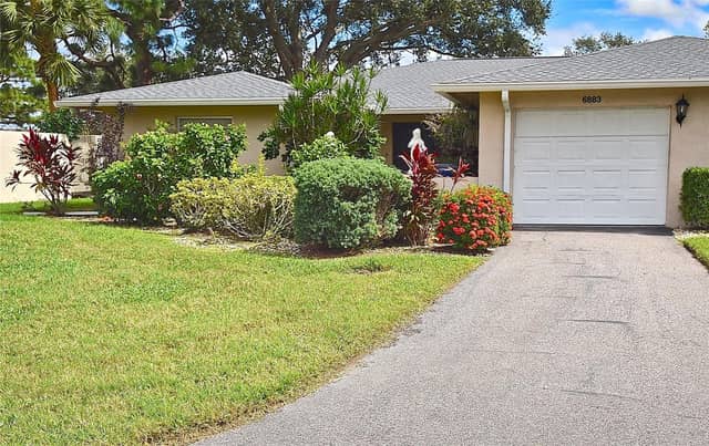 6883 W COUNTRY CLUB LN photo