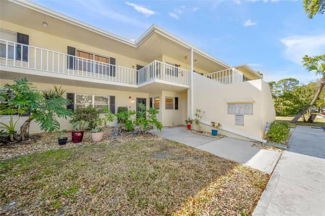 7860 PALM AIRE LN #105 photo