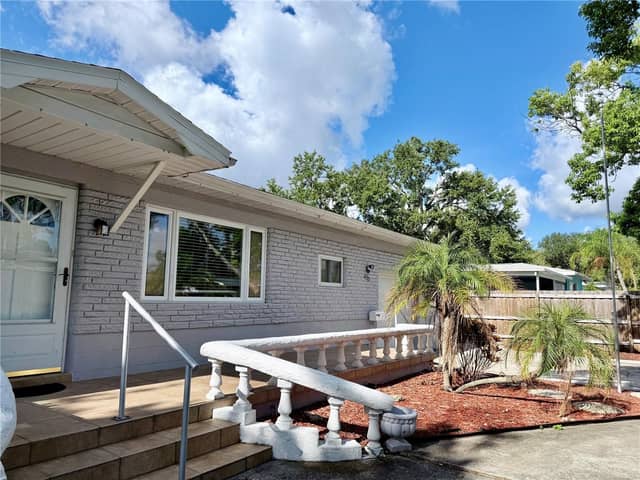 4320 YARDLEY AVE N photo