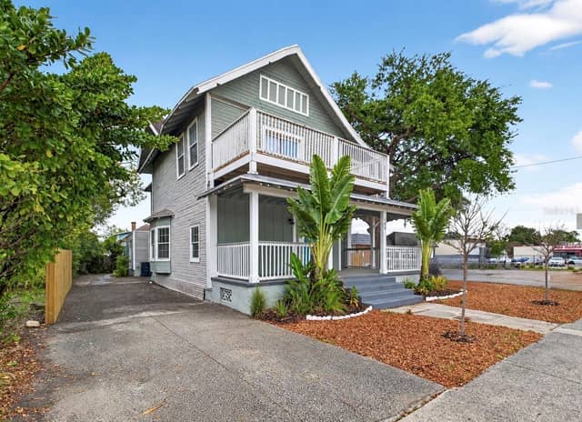 105 W COLUMBUS DR photo